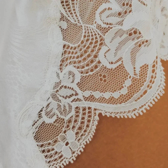 Vintage - Kayser Satin Lace Shorts - White - Picture 3 of 11